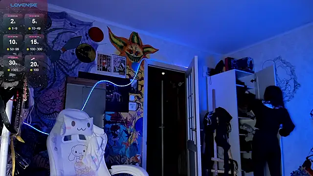 Snapshot of Sunny_Mouse_ chatting on 12.13.24 Sunny Mouse online show from 12.13.24