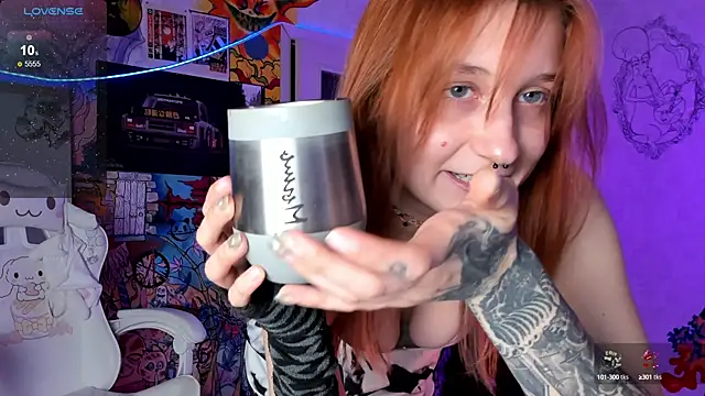 Snapshot of Sunny_Mouse_ chatting on 12.16.24 Sunny Mouse online show from 12.16.24