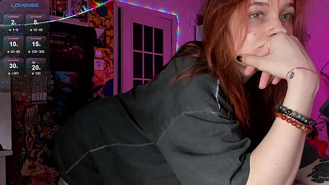 Snapshot of Sunny_Mouse_ chatting on 12.23.24 Sunny Mouse online show from 12.23.24