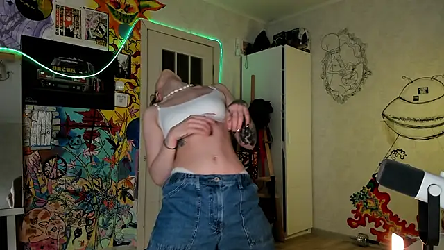 Snapshot of Sunny_Mouse_ chatting on 01.07.25 Sunny Mouse online show from 01.07.25