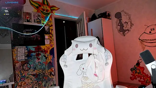 Snapshot of Sunny_Mouse_ chatting on 01.16.25 Sunny Mouse online show from 01.16.25