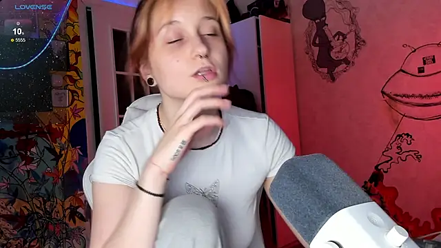 Snapshot of Sunny_Mouse_ chatting on 02.12.25 Sunny Mouse online show from 02.12.25