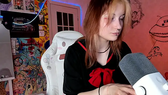 Snapshot of Sunny_Mouse_ chatting on 02.22.25 Sunny Mouse online show from 02.22.25