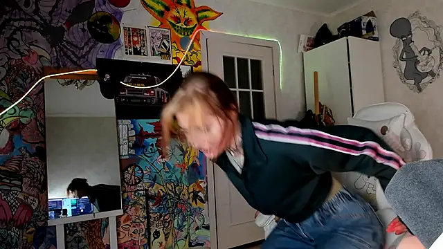 Snapshot of Sunny_Mouse_ chatting on 03.13.25 Sunny Mouse online show from 03.13.25