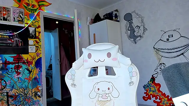 Snapshot of Sunny_Mouse_ chatting on 03.20.25 Sunny Mouse online show from 03.20.25