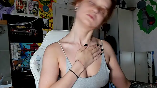 Snapshot of Sunny_Mouse_ chatting on 09.13.25 Sunny Mouse online show from 09.13.25