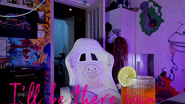 Snapshot of Sunny_Mouse_ chatting on 09.17.25 Sunny Mouse online show from 09.17.25