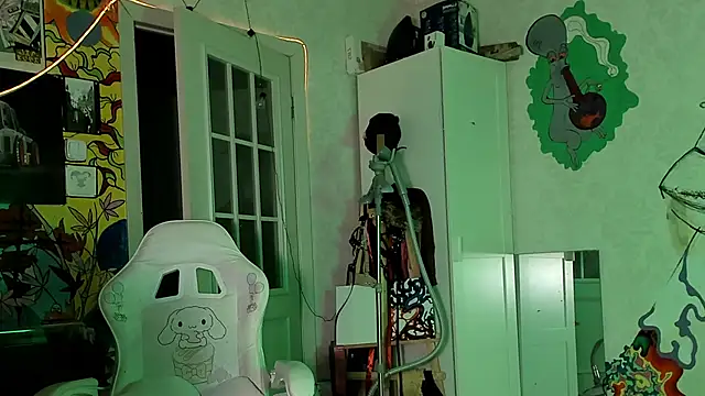 Snapshot of Sunny_Mouse_ chatting on 09.25.25 Sunny Mouse online show from 09.25.25