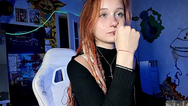 Snapshot of Sunny_Mouse_ chatting on 10.08.25 Sunny Mouse online show from 10.08.25