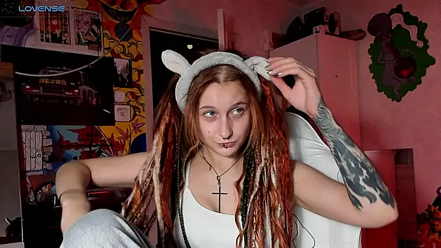 Snapshot of Sunny_Mouse_ chatting on 10.10.25 Sunny Mouse online show from 10.10.25