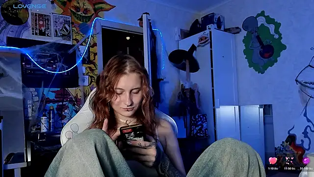 Snapshot of Sunny_Mouse_ chatting on 10.22.25 Sunny Mouse online show from 10.22.25