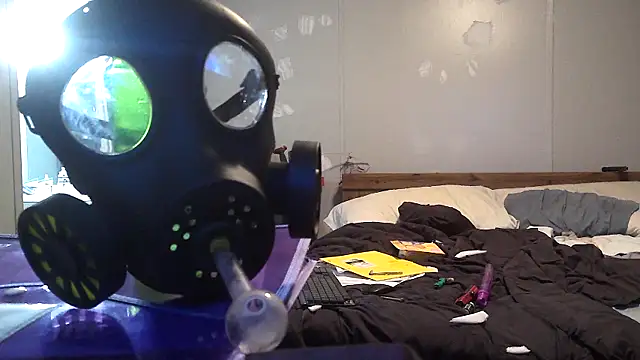 Snapshot of Bi_curious86 chatting on 10.26.25 Bi curious86 online show from 10.26.25