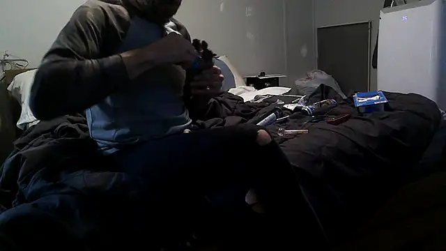 Snapshot of Bi_curious86 chatting on 10.26.25 Bi curious86 online show from 10.26.25