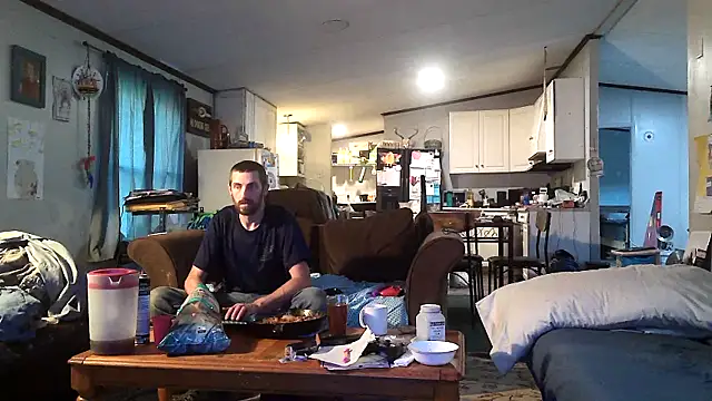 Snapshot of Bi_curious86 chatting on 10.31.25 Bi curious86 online show from 10.31.25