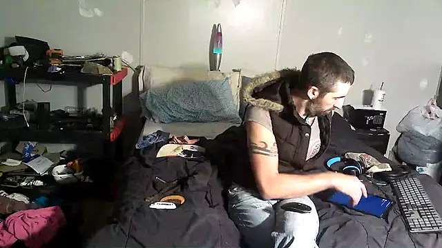 Snapshot of Bi_curious86 chatting on 11.03.25 Bi curious86 online show from 11.03.25