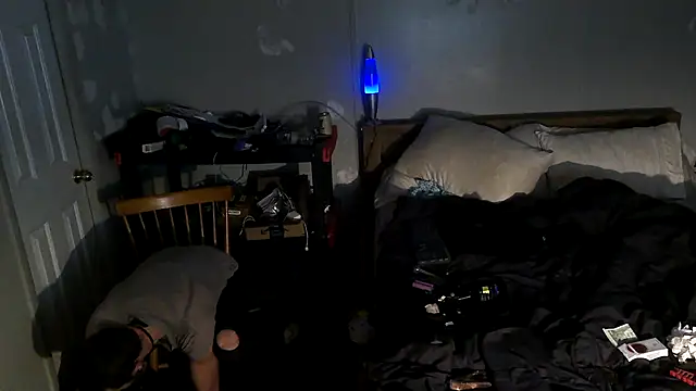 Snapshot of Bi_curious86 chatting on 11.08.25 Bi curious86 online show from 11.08.25