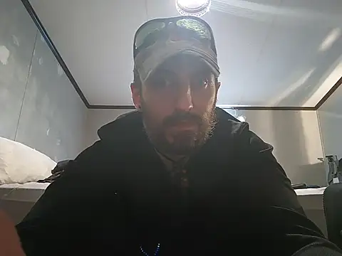 Snapshot of Bi_curious86 chatting on 11.08.25 Bi curious86 online show from 11.08.25