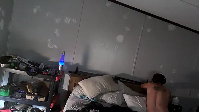 Snapshot of Bi_curious86 chatting on 11.09.25 Bi curious86 online show from 11.09.25