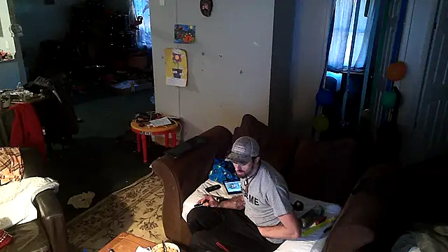 Snapshot of Bi_curious86 chatting on 11.12.25 Bi curious86 online show from 11.12.25