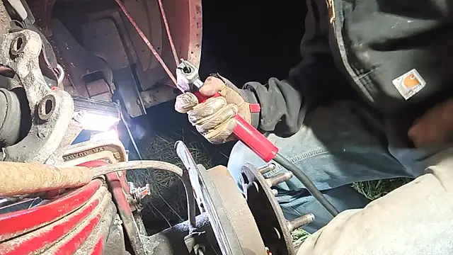 Snapshot of Bi_curious86 chatting on 11.15.25 Bi curious86 online show from 11.15.25