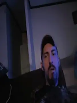 Snapshot of Bi_curious86 chatting on 12.04.25 Bi curious86 online show from 12.04.25