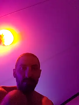 Snapshot of Bi_curious86 chatting on 02.14.26 Bi curious86 online show from 02.14.26