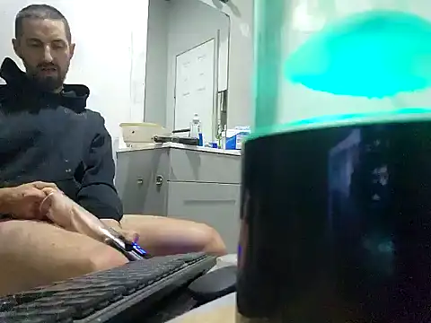 Snapshot of Bi_curious86 chatting on 02.14.26 Bi curious86 online show from 02.14.26