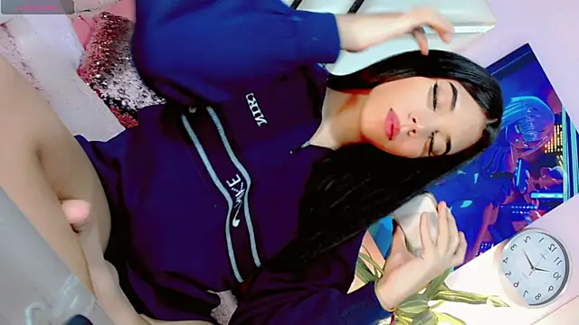 Snapshot of Hannahsmit chatting on 12.29.24 Hannahsmit online show from 12.29.24