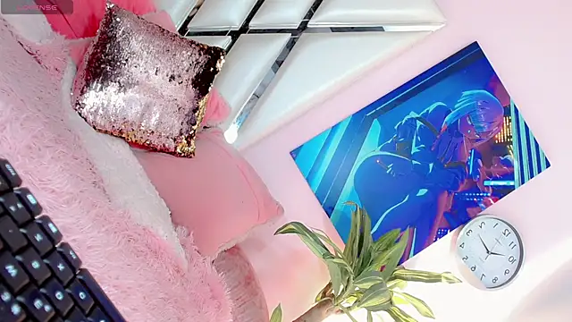 Snapshot of Hannahsmit chatting on 12.29.24 Hannahsmit online show from 12.29.24