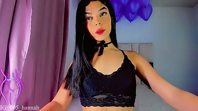 Snapshot of Hannahsmit chatting on 11.04.25 Hannahsmit online show from 11.04.25