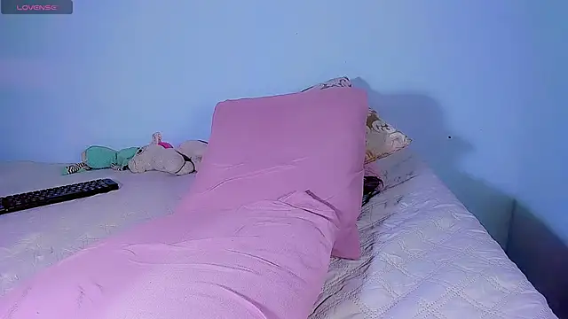 Snapshot of Hannahsmit chatting on 11.30.25 Hannahsmit online show from 11.30.25