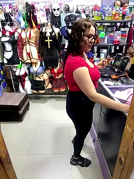 ROSALIALUCY online show from 10.20.25