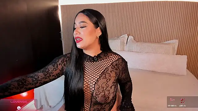 Snapshot of Gaby_Blaze chatting on 10.11.25 Gaby Blaze online show from 10.11.25