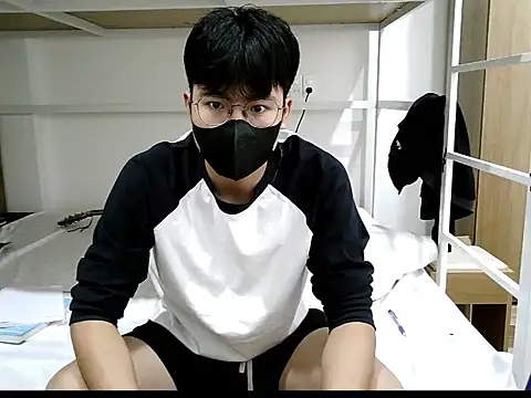 Gwencloudy online show from 10.26.25