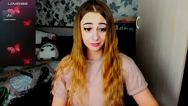 Snapshot of weakness4u chatting on 03.11.25 weakness4u online show from 03.11.25