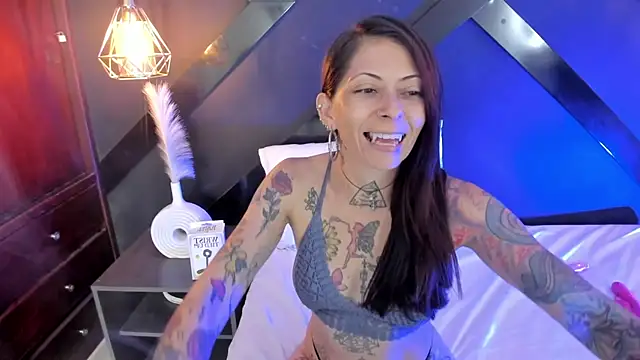 Snapshot of dark_gotica chatting on 02.26.25 dark gotica online show from 02.26.25