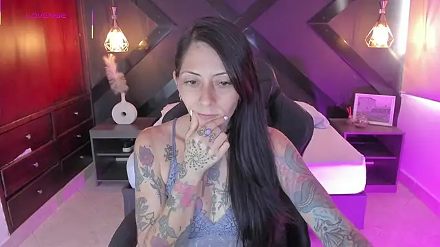 Snapshot of dark_gotica chatting on 09.30.25 dark gotica online show from 09.30.25