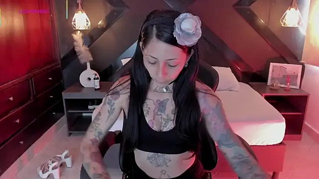 Snapshot of dark_gotica chatting on 10.01.25 dark gotica online show from 10.01.25