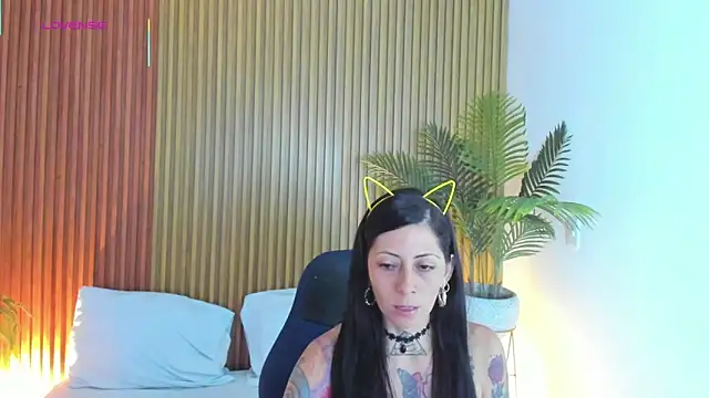 Snapshot of dark_gotica chatting on 10.04.25 dark gotica online show from 10.04.25