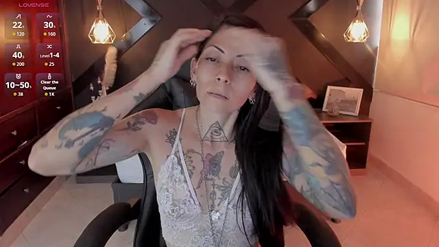 Snapshot of dark_gotica chatting on 10.28.25 dark gotica online show from 10.28.25