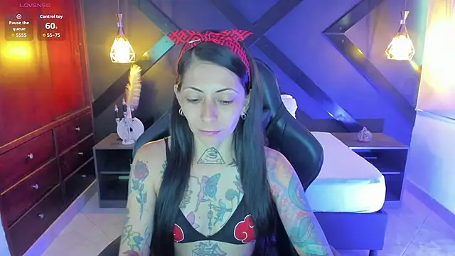 Snapshot of dark_gotica chatting on 11.17.25 dark gotica online show from 11.17.25