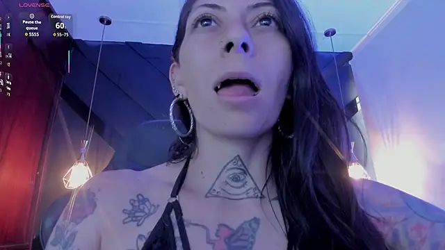 Snapshot of dark_gotica chatting on 11.24.25 dark gotica online show from 11.24.25