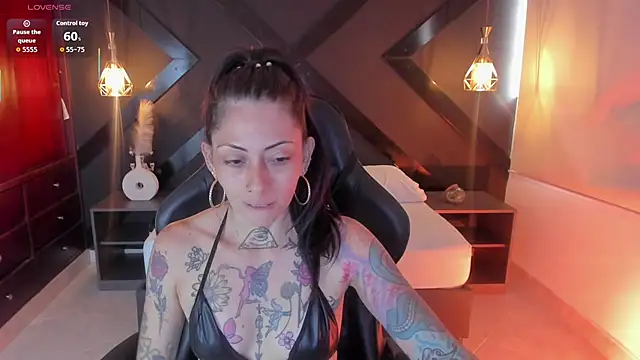 Snapshot of dark_gotica chatting on 12.05.25 dark gotica online show from 12.05.25