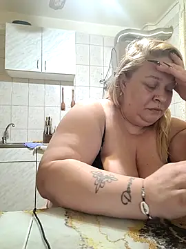 Snapshot of AriannaMilf chatting on 11.07.25 AriannaMilf online show from 11.07.25