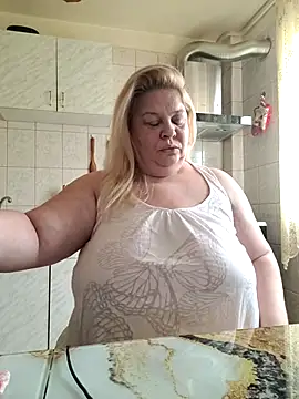 Snapshot of AriannaMilf chatting on 11.15.25 AriannaMilf online show from 11.15.25