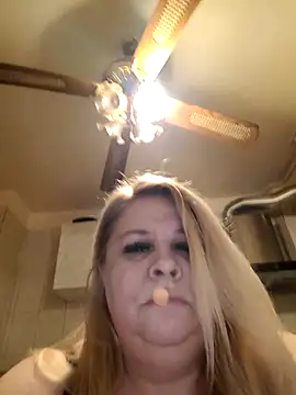 Snapshot of AriannaMilf chatting on 12.13.25 AriannaMilf online show from 12.13.25