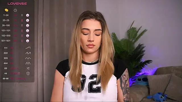 AishaCarter online show from 02.11.25