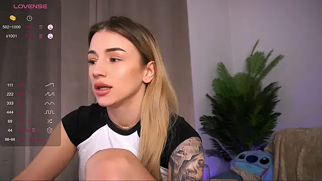 AishaCarter online show from 02.12.25