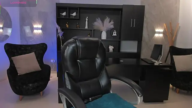 AmyWalker  online show from 03.16.25