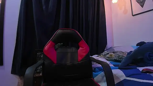 Snapshot of Juan_Castano chatting on 12.12.24 Juan Castano online show from 12.12.24